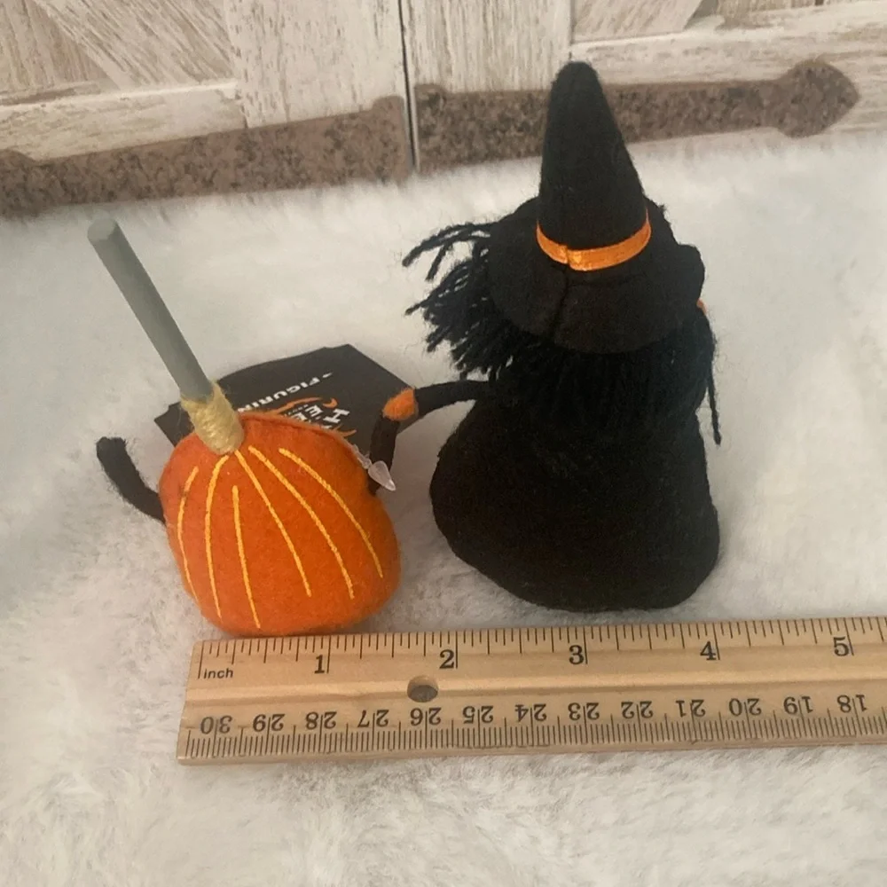 Hyde and Eek 2022 Halloween Witch and Broom Figurine